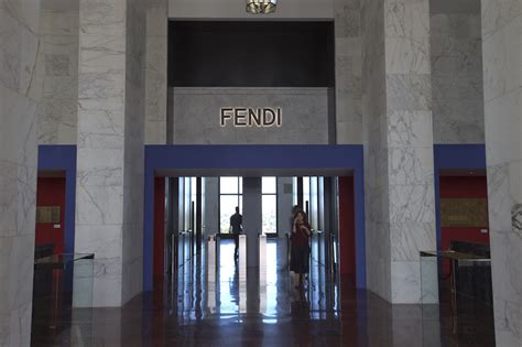 fendi lavora con noi colosseo quadrato|fendi roma.